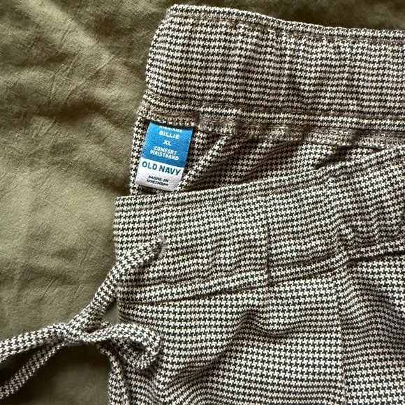 Old Navy Women's High-Waisted Billie Straight Ankle Trousers - Picture 3 of 6